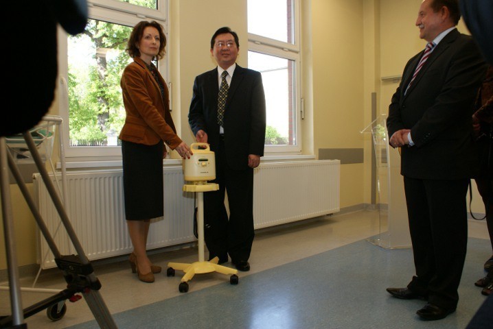Ambasador Tajwanu przekazał lublinieckiemu oddziałowi noworodków sprzęt medyczny