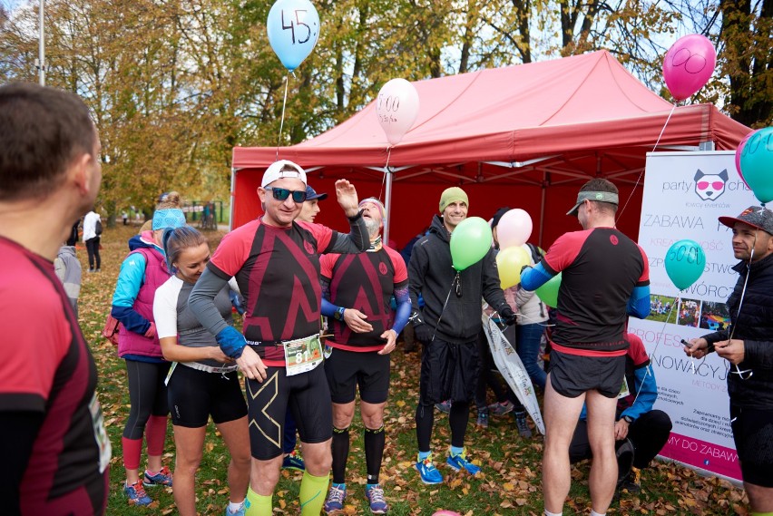 Tysiąc biegaczy na mecie Dychy do Maratonu. Mamy dużo zdjęć!