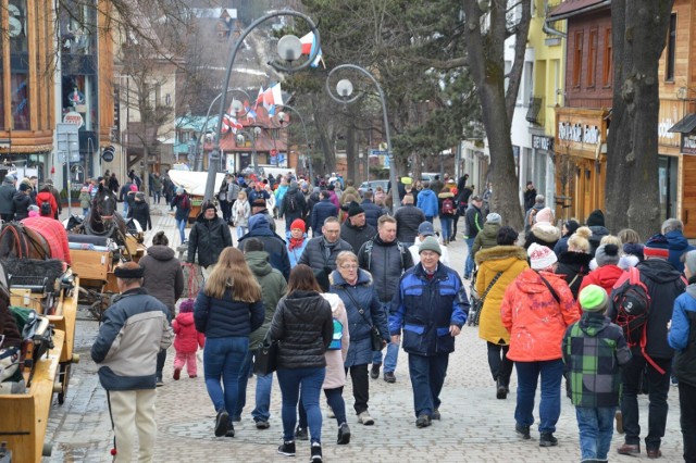 Zakopiańskie Krupówki - tam w restauracjach można pysznie zjeść i miło spędzić czas. Ceny jednak takie atrakcji jest wysoka