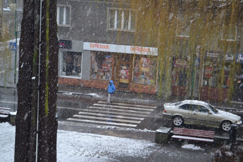 Śnieżyca nad Lublińcem i powiatem lublinieckim. Padać może także jutro i pojutrze ZDJĘCIA