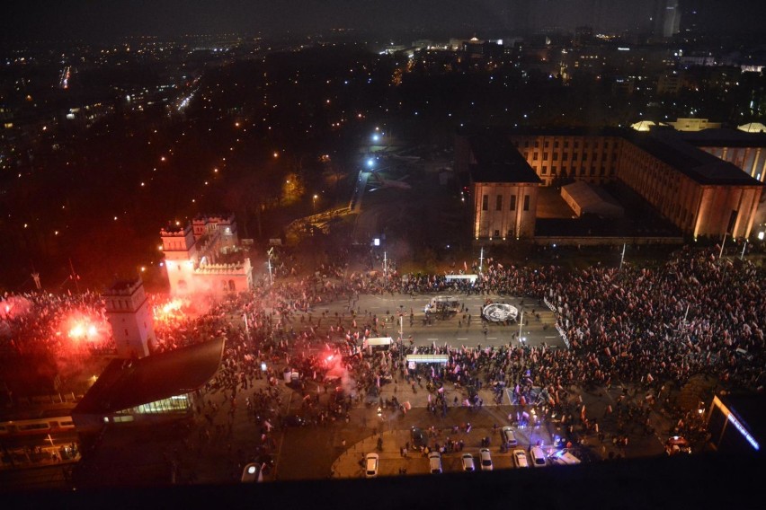 Niesamowite zdjęcia Marszu Niepodległości 200 tys....