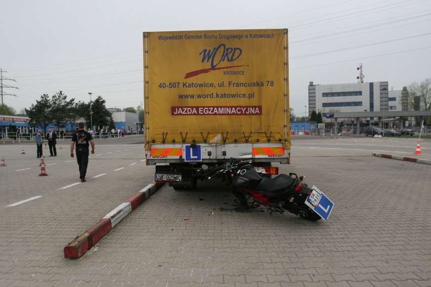 Wypadek w katowickim WORD podczas egzaminu na motocyklu [FOTO, WIDEO]