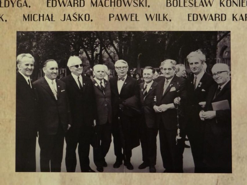 Michał Jośko (czwarty z lewej) w czasie wojny, najmłodszy...