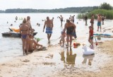 Upalna niedziela nad zalewem w Domaniowie. Zbiornik oblegany przez mieszkańców (ZDJĘCIA)