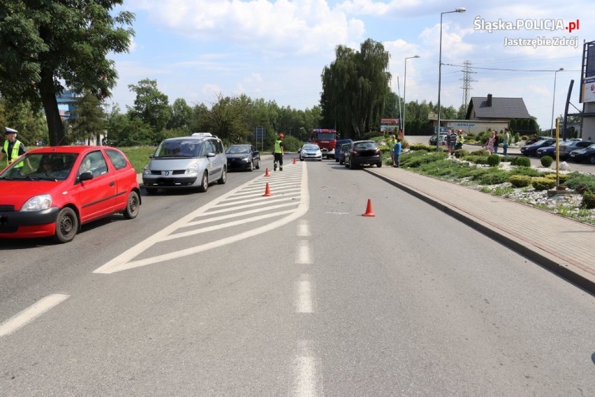 Jastrzębie: zderzenie 4 samochodów na Rybnickiej. Dwie osoby w szpitalu