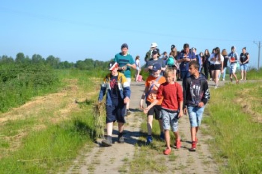 Pieszy Rajd na trasie Suchy Dąb – Krzywe Koło. Spacer czerwonym szlakiem „Motławskim”