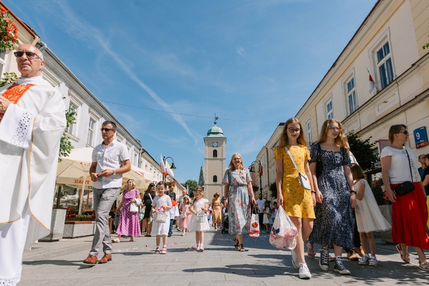 Tłum na procesji Bożego Ciała w Rzeszowie. Zobaczcie zdjęcia naszego fotoreportera 