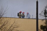 Pożar sadzy w kominie w Śremie. Mieszkańcy z ul. Popiełuszki wezwali na pomoc strażaków