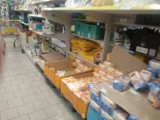 Koronawirus w powiecie pińczowskim? Półki w supermarketach pustoszeją. Najszybciej znikają makarony, ryż, woda i papier toaletowy (ZDJĘCIA)