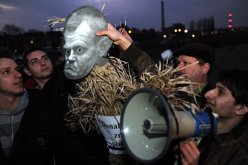 Dzień Gniewu: Dwie antyrządowe manifestacje na moście św. Rocha w Poznaniu [ZDJĘCIA]