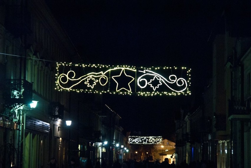 Iluminacja świąteczna w Płocku. Miejskie dekoracje już...