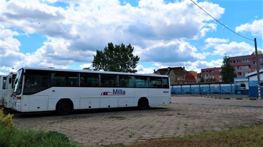 Powiat górowski. Policjanci kontrolują autobusy i busy. Sprawdzają liczbę pasażerów oraz przestrzeganie obowiązku noszenia maseczek