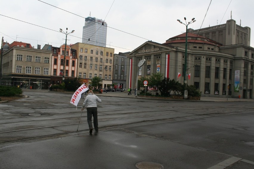 Doskonale pamiętam 1-majowe pochody, które były szkolnym...