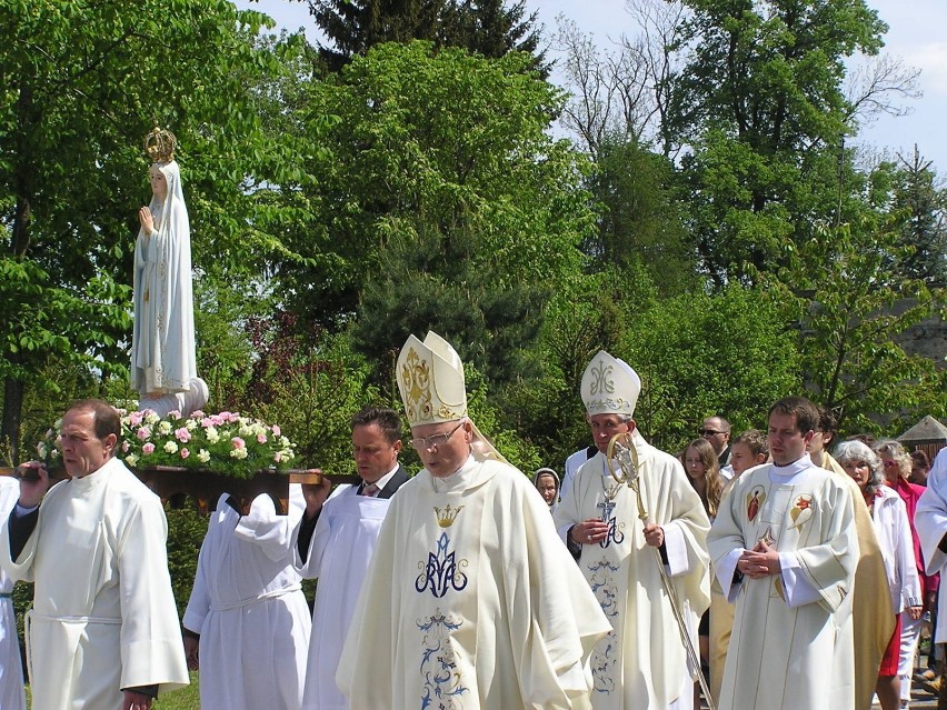 Procesja z figurką Matki Bożej Fatimskiej Fot. Grażyna...