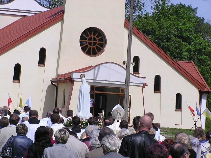 Wierni po procesji udali się do kościoła Fot. Grażyna...