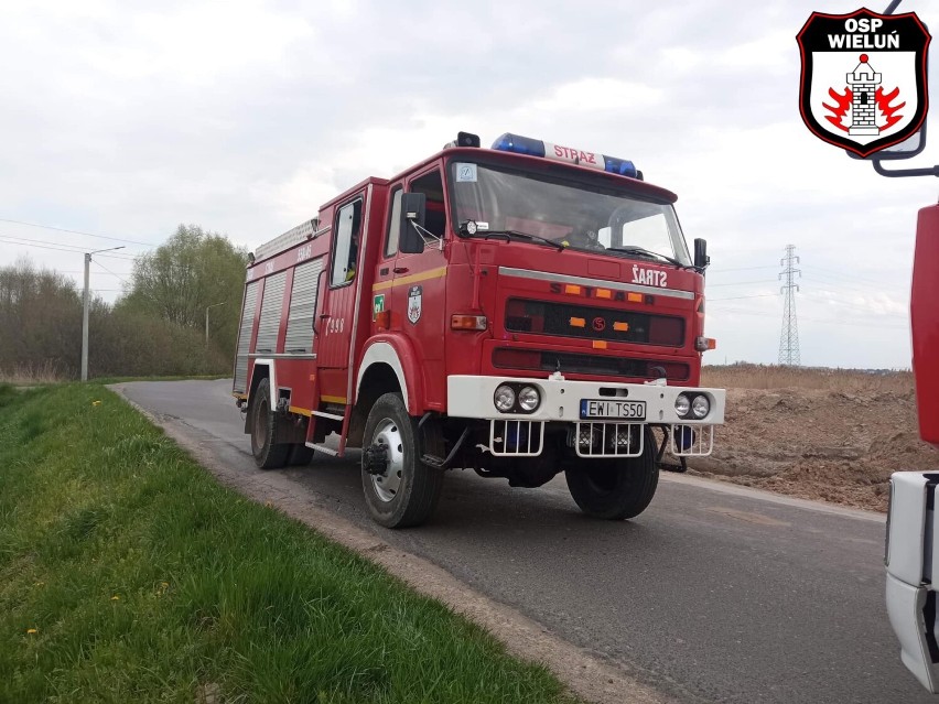 Wypadek na ulicy Jagiełły w Wieluniu. Kierowca seata uciekł w pola, miał 1,4 promila