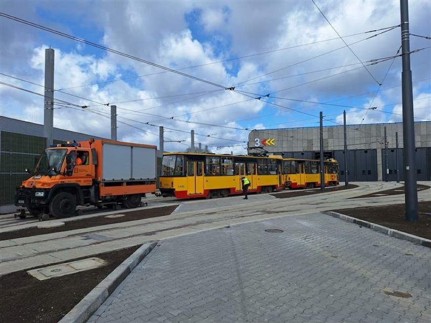 O pierwszych testach tramwajarze poinformowali 6 kwietnia...
