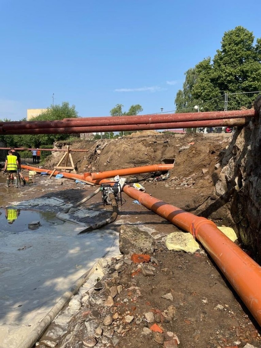 Budowa nowego mostu w Barwicach. Dłuższa droga dla pieszych [zdjęcia]