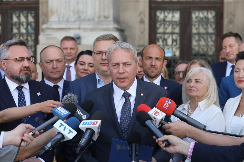 Pierwsza sesja sejmiku województwa śląskiego. Koalicja 15 października ma przejąć władzę w regionie