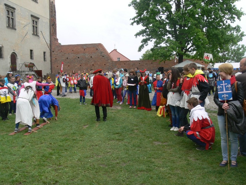 VII Turniej Szkolnych Drużyn Rycerskich na zamku w Łęczycy.