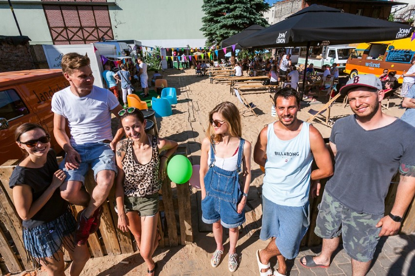 Plaża food trucków w Bydgoszczy.