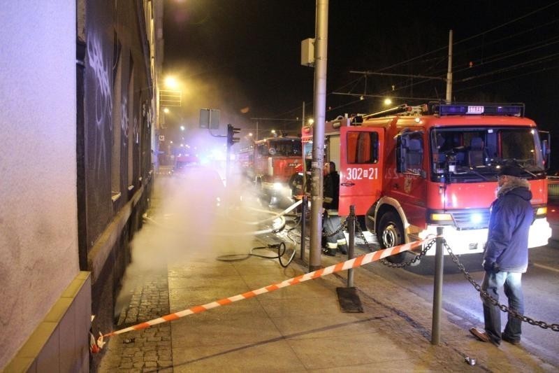 Wrocław: Paliła się piwnica przy Sienkiewicza (ZDJĘCIA)