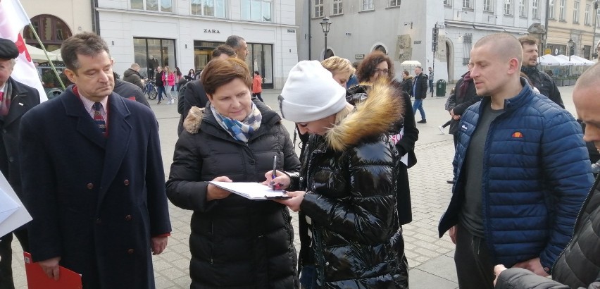 Inauguracja kampanii Andrzeja Dudy w Krakowie. Beata Szydło...