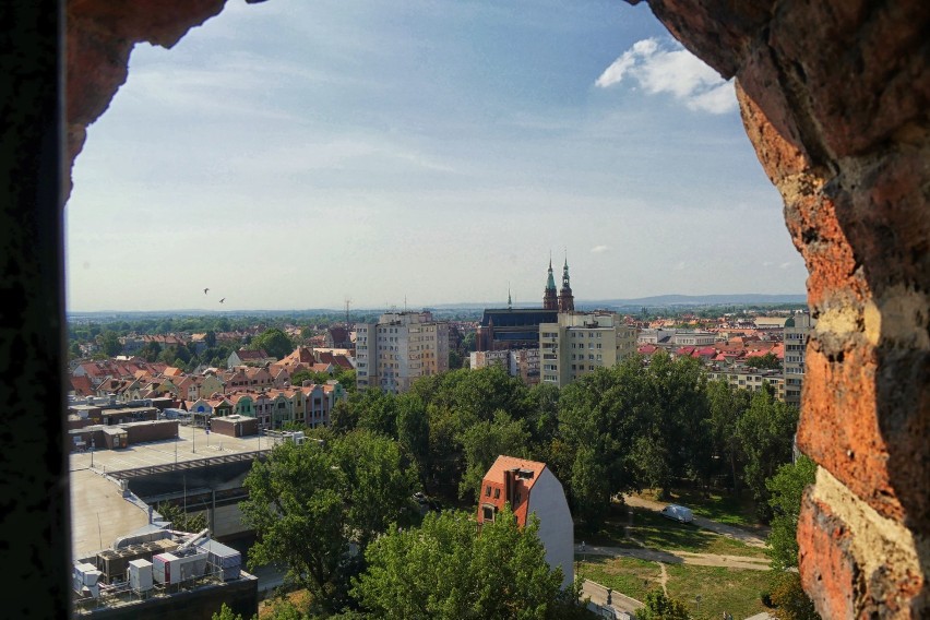 Widokowa wieża św. Piotra od jutra ponownie otwarta! Zobacz, jak prezentuje się z niej Legnica [ZDJĘCIA]