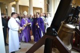 Arcybiskup Skworc poświęcił nowe dzwony w kościele w Ruptawie