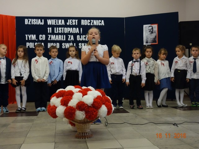 W tym roku obchody Święta Niepodległości w Akademii Przedszkolaka w Dobrzyniu nad Wisłą miały szczególnie uroczystą oprawę.