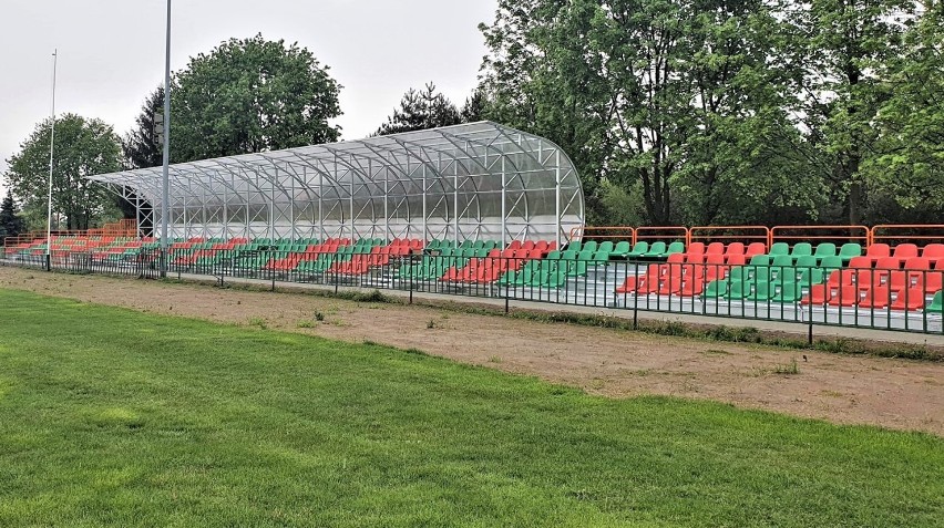 Ryczów. Stadion czwartoligowego Orła ma nową trybunę. Jest piękna!