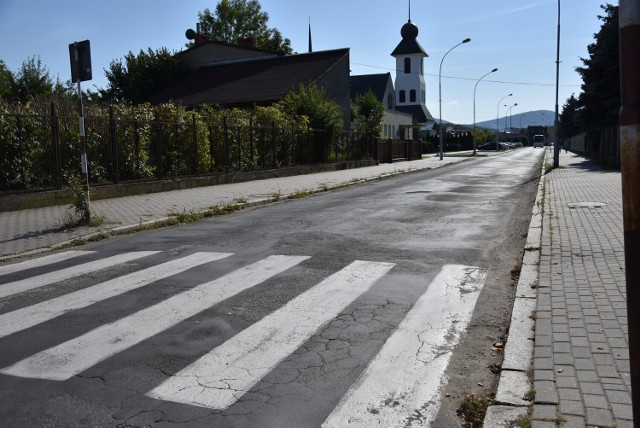 Argumentem przemawiającym za remontem ulicy Ariańskiej jest według radnego Adama Piechowicza duży ruch - tutaj mieszczą się bowiem dwie szkoły oraz kościół parafialny