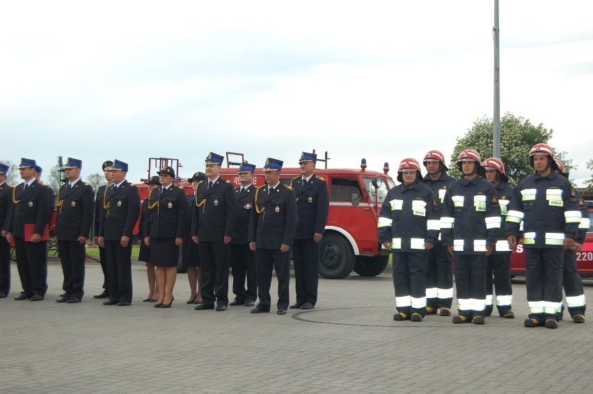 Podczas obchodów Dnia Strażaka, nowodworscy strażacy otrzymali awanse i wyróżnienia