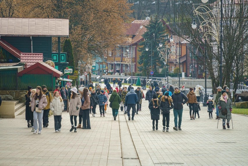 Turyści zjeżdżają się do Krynicy-Zdroju
