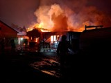 Wielki pożar zakładu stolarskiego w Prusinowicach. W budynku zawalił się dach. Na miejscu ponad 80 strażaków! ZDJĘCIA
