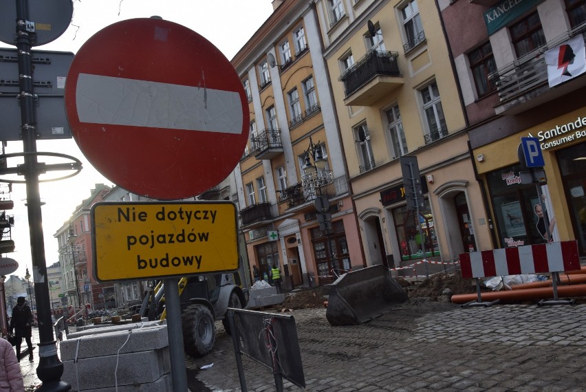 Zima odpuściła i prace w kaliskim Śródmieściu zostały...