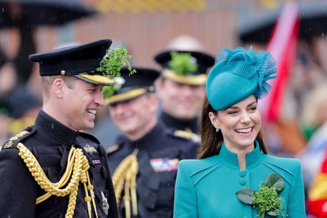 Księżna Kate i książę William podczas obchodów Dnia Świętego Patryka w Aldershot w 2023 roku.