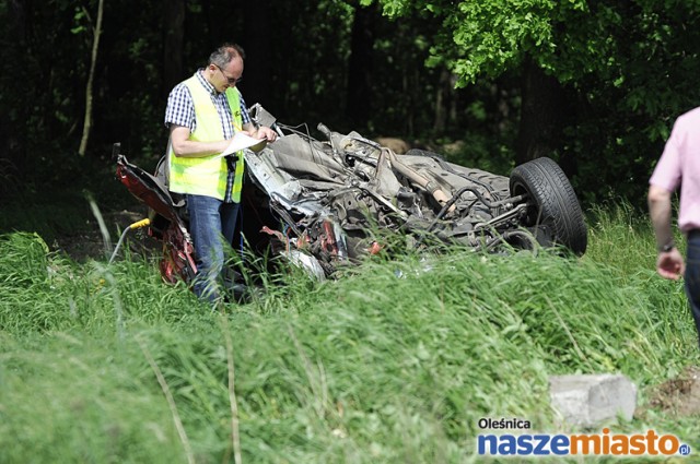 Tragiczny wypadek pod Oleśnicą. Nie żyje dwoje studentów z Kalisza. Na trasie ostrowskiej zaraz za skrętem na Ostrowinę osobowe audi, którego kierowca chciał wyprzedzić jadące przed nim auta, wypadło z drogi...

Zobacz więcej: Wypadek pod Oleśnicą. Nie żyje dwoje studentów z Kalisza