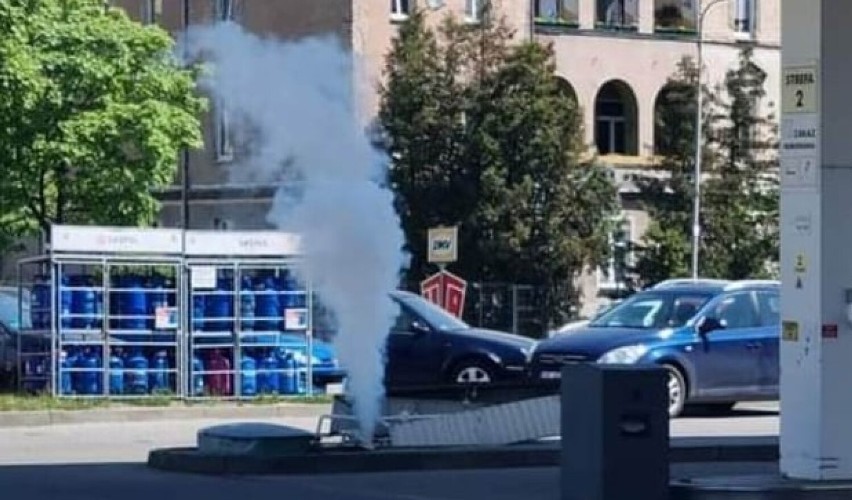 Uszkodzony dystrybutor z gazem na stacji benzynowej w Brzegu. Ewakuowano łącznie ponad 30 osób! 
