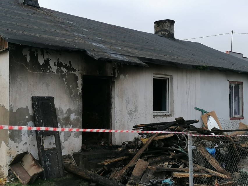 Poważny pożar domu w powiecie lipnowskim. Rodzina z dziećmi została bez dachu nad głową [zdjęcia]