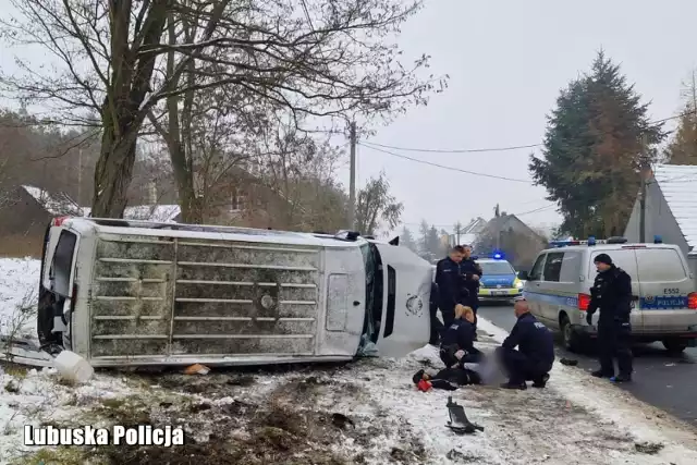 Policjanci z Gubina zatrzymali po pościgu 15-latka, który uciekał skradzionym samochodem.