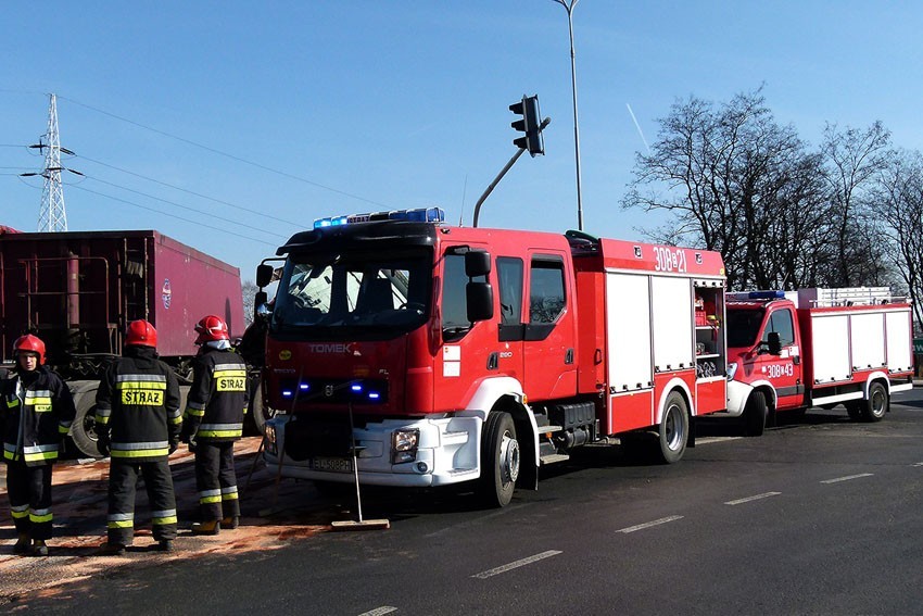 Na Strykowskiej przewrócił się TIR