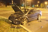Kierowca wjechał na skrzyżowanie na czerwonym świetle. Wypadek na Inflanckiej w Łodzi