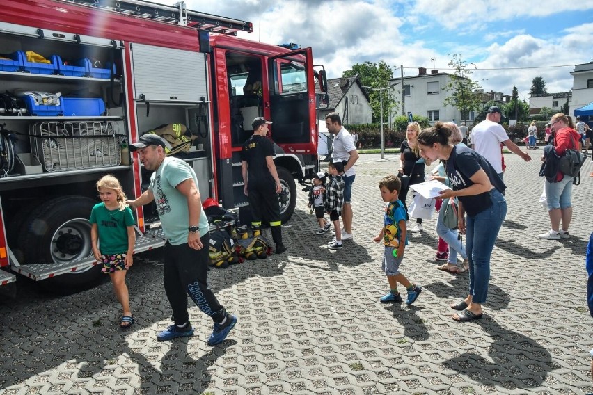 Na pikniku NFZ pojawili się m.in. strażacy. Ich sprzęt...