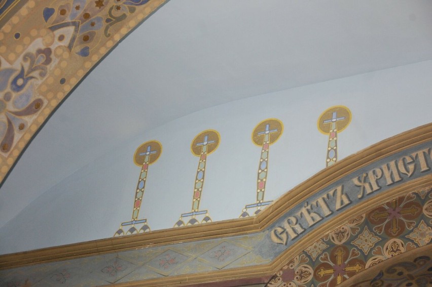 Pięknieją wnętrza zabytkowej cerkwi w Kaliszu. Prace będę...