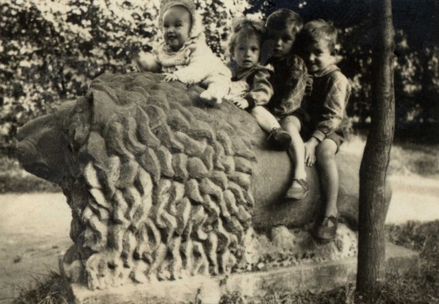 Dorota, Donata, Jerzy i Jan Ogiermanowie na zdjęciu z 1954 roku