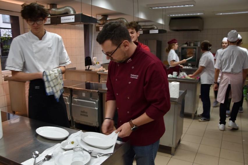 Kościerzyna. Konkurs kulinarny w Ekonomiku. Młodzież połączyła tradycję i nowoczesność [ZDJĘCIA]