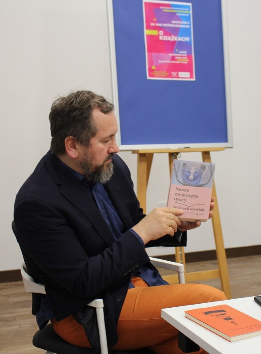Piotr Marecki w jasielskiej bibliotece o współczesnej literaturze