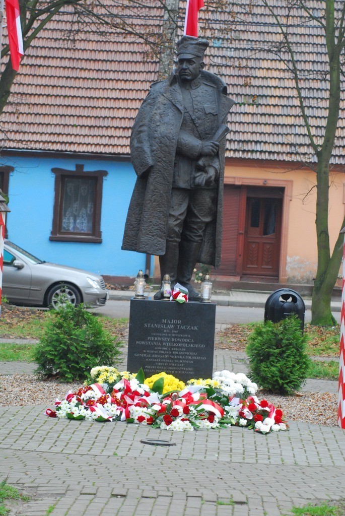Dni Patrona Miasta: Złożyli kwiaty przy pomniku gen. Taczaka