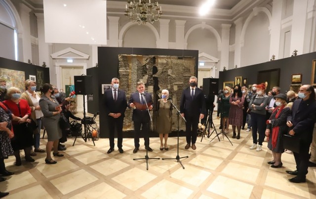 Bardzo wielu radomian przyszło na otwarcie wystawy w piątek, 1 października, w Muzeum imienia Jacka Malczewskiego. Ta ekspozycja  rozpoczęła nowy sezon artystyczny w muzeum.